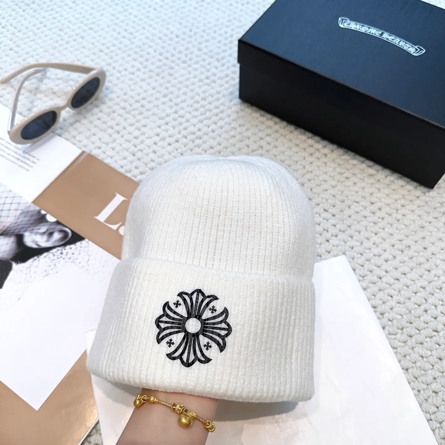 P46 🤍Chrome hearts new autumn and winter cross knitted hat🧶 One of the must-have hats in autumn and winter~ It really looks good on whoever wears it~, it is also a perfect match in black and white and gray in autumn~